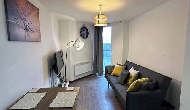 1BR-Sleeps4-Parking-ClosetoCentre