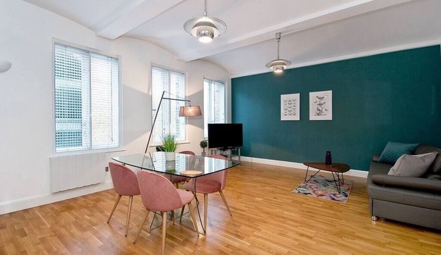 1M Farringdon sleeps 4 Large 1BR Former Warehouse