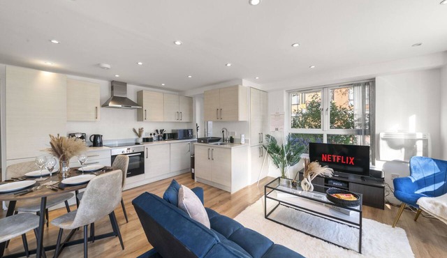2 BDR, Wembley Stadium, Parking, Family Friendly