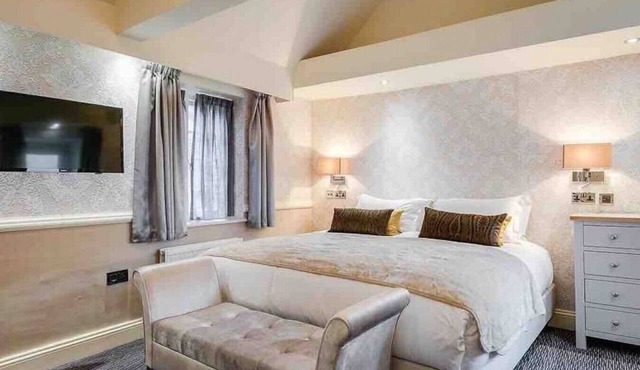 2 Bed/2 Bath Luxury Entire Flat, Patio, Sky TV, AC