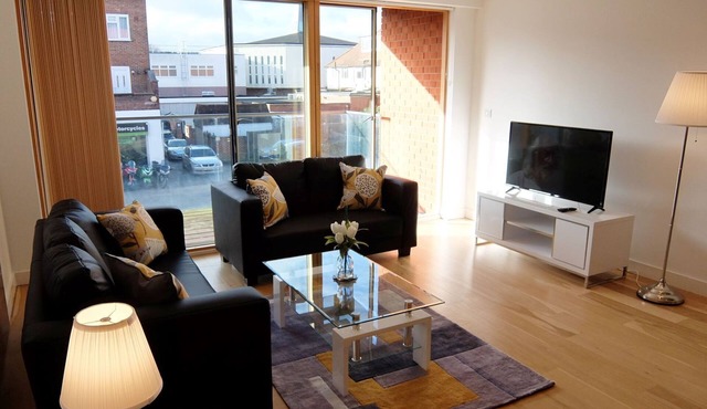 2 Bed, 2 Bath next to the station