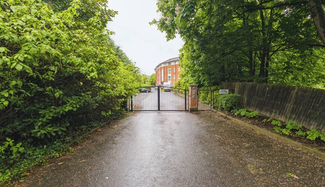 2 Bed Apartment - Sleeps 5 - Wifi - Parking - Pets