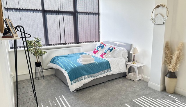 2 Bed Apartment - Sleeps 4 - Wifi - Parking