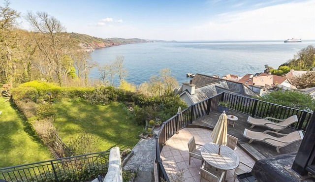 2 Bed - Bay Cottage - Sleeps 4 guests in 2 bedrooms