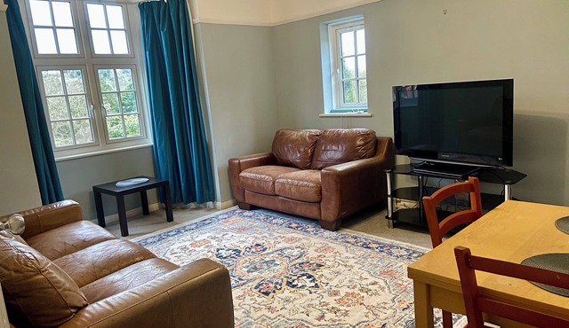 2 Bed City Centre Apartment Near Station