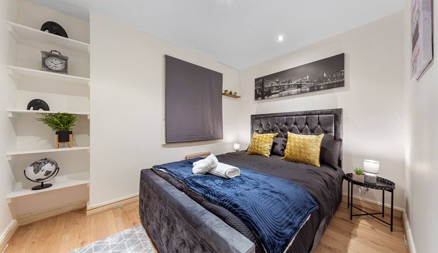 2 Bed Flat - Sleeps 6 - Pets - Parking - Wifi
