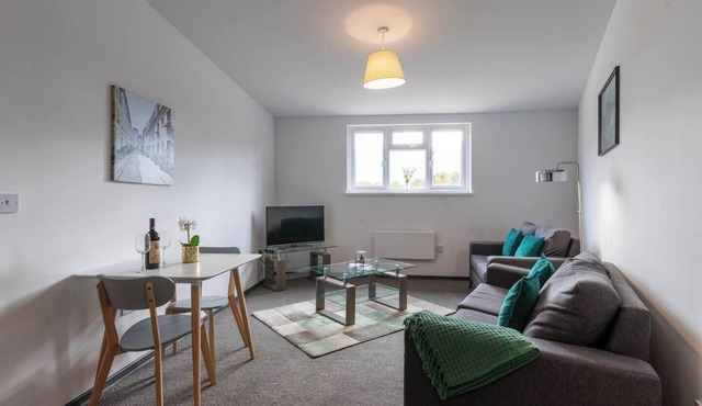 2 bed, Parking, Netflix, A1 Road