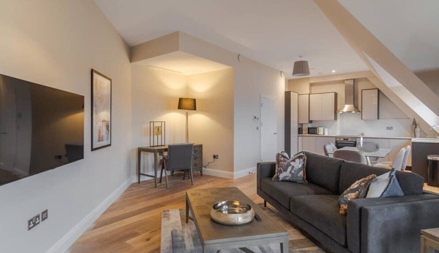 2 Bed Penthouse in Windsor - VAT Q - By Tempstay