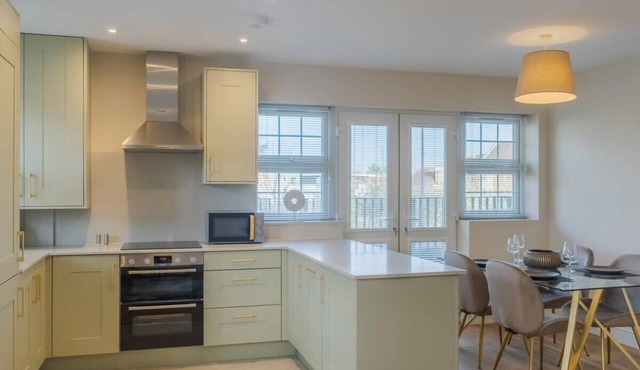 2 Bed Retreat |Parking VAT Q - By Tempstay
