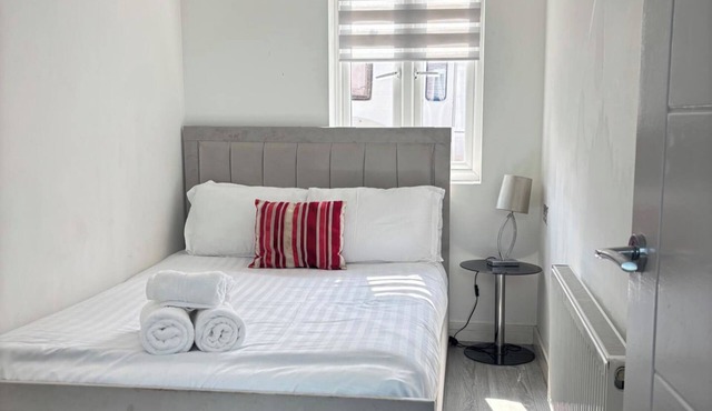 2 Bed-Sleeps 5-Free Parking-Pet Friendly