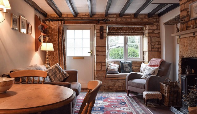 2 bedroom accommodation in Bourton-on-the-Hill, near Moreton-in-Marsh