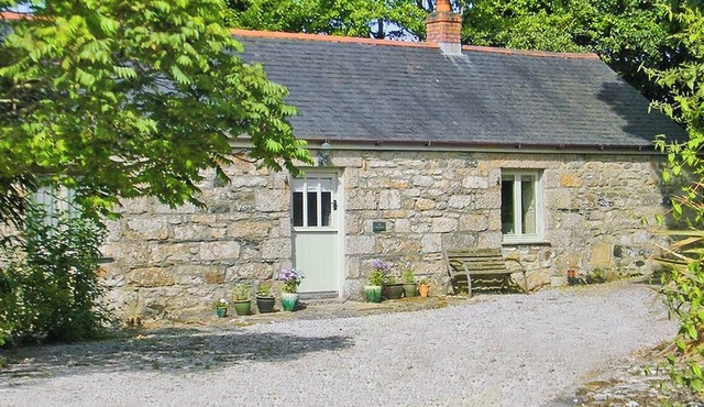 2 bedroom accommodation in Godolphin Cross, Helston