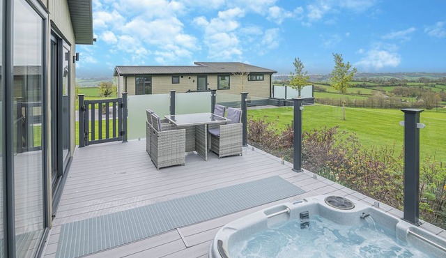 2 bedroom accommodation in Midsomer House, East Compton