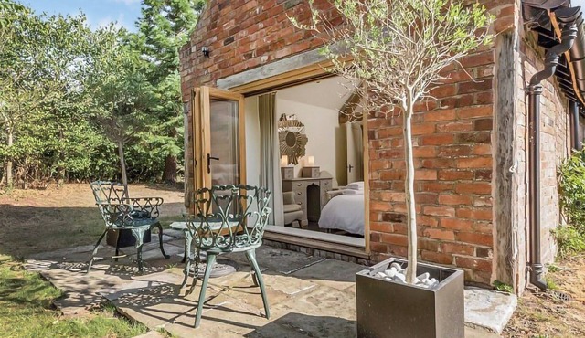 2 bedroom accommodation in Waters Upton, near Telford