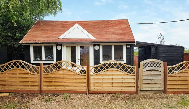 2 bedroom accommodation in West Walton