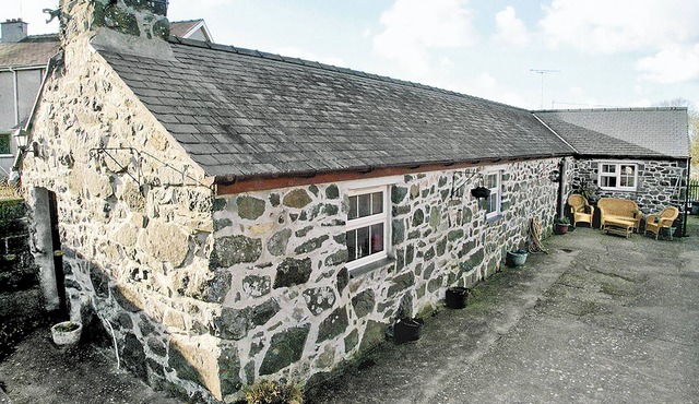 2 bedroom accommodation in Dinas, Lleyn Peninsula