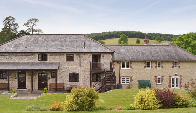 2 bedroom accommodation in East Meon, Petersfield
