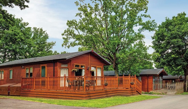 2 bedroom accommodation in Albury, Guildford