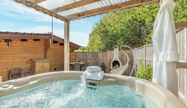 2 bedroom accommodation in Ellesmere