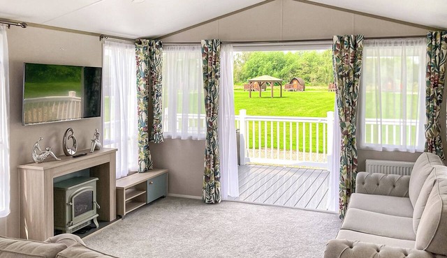 2 bedroom accommodation in Hoddesdon