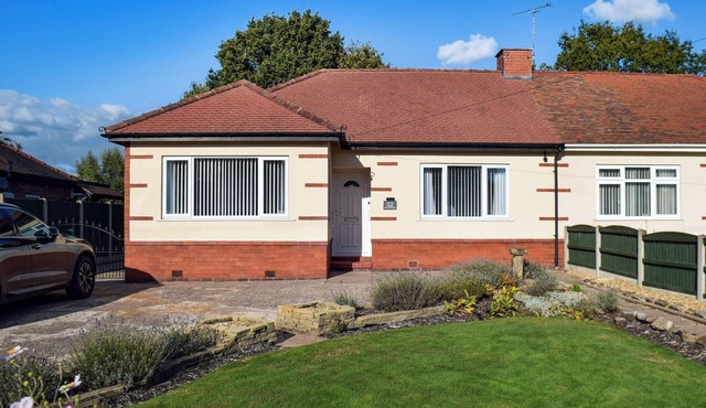 2 bedroom accommodation in Sandbach