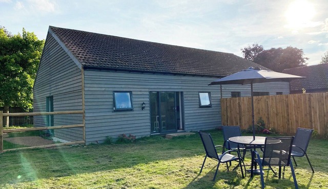 2 bedroom accommodation in Sutton, near Stalham