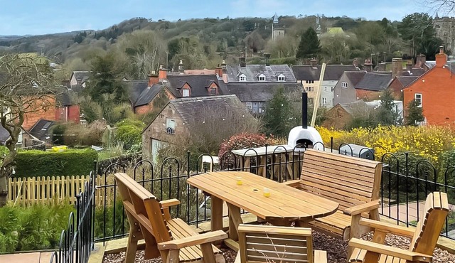 2 bedroom accommodation in Alton