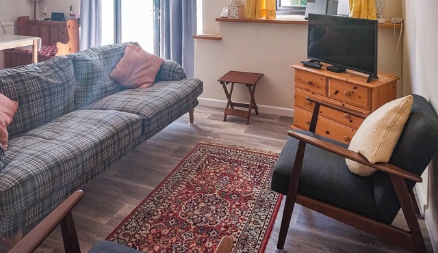 2 bedroom accommodation in Colaton Raleigh, near Sidmouth