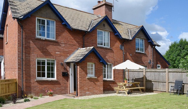 2 bedroom accommodation in Woodbury Salterton, near Exeter