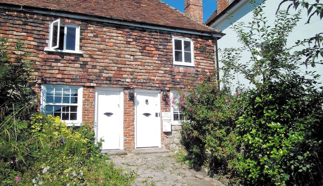 2 bedroom accommodation in Hythe