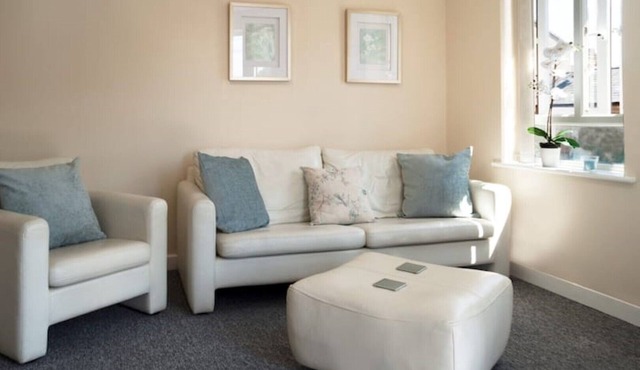 2 bedroom apartment near Rushden lakes, free parking and internet