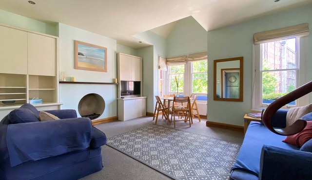 2 BEDROOM APARTMENT, WEST LONDON