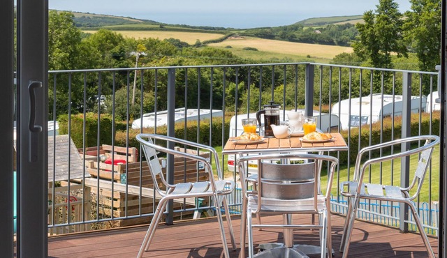 2 Bedroom Apartment with Sea Views near Bude, Cornwall