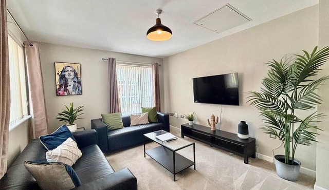 2 Bedroom Central Apartment