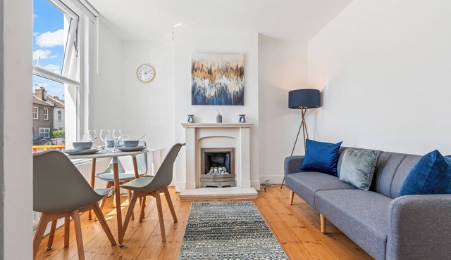 2 Bedroom House | Close to Bromley South Station | Free Parking
