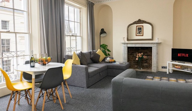 2 Bedroom Modern Central Apartment