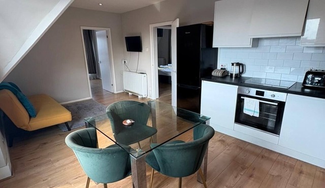 2 Bedroom Penthouse St Albans City Centre - stay right in the heart of the city