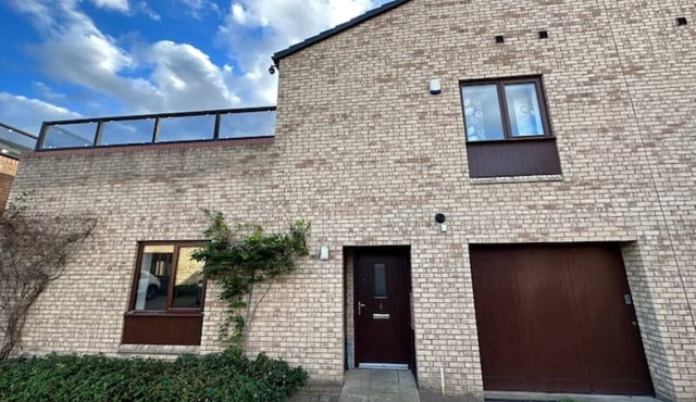2 Bedroom Riverside Property with Roof Terrace