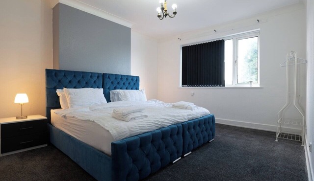 2-bedroom- Stoke-on-Trent-Sleeps 5-PetsOk
