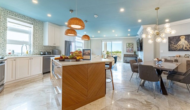 2 BR renovated Beachfront Suite - Next to Baha Mar