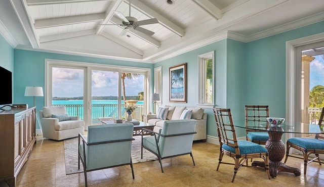 2 Spacious Oceanfront Room: Outdoor Pool Access with Panoramic Ocean Views