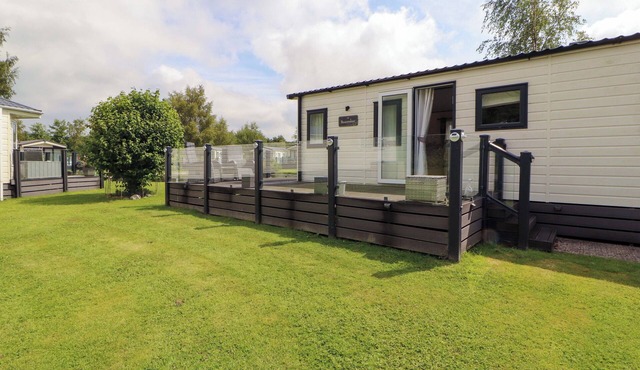 22 YEALAND, pet friendly, with a garden in Carnforth