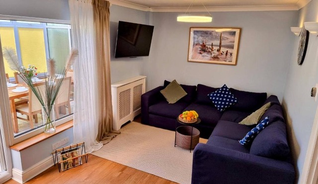 28 ExcellentStays - Heathrow - 5 Bedroom House