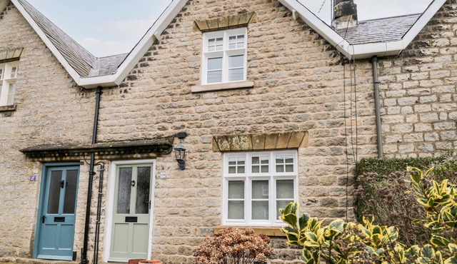 29 BONDGATE, pet friendly, character holiday cottage in Helmsley
