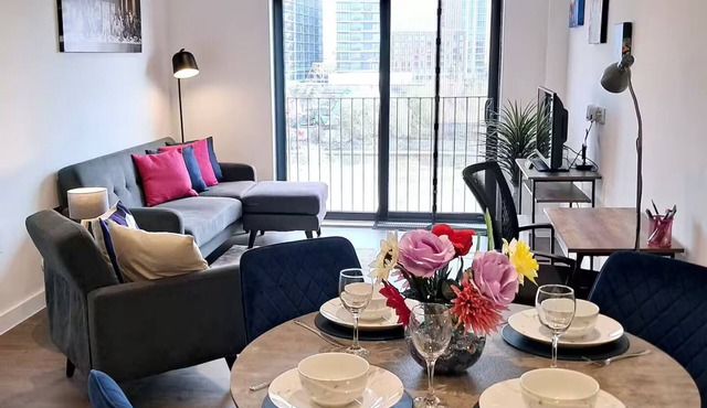 2Bed 2Bath Balcony Waterfront Retreat Manchester Apartment