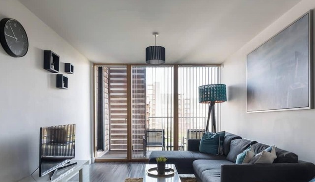 2Bed, 2Bath | Walk to Shops & Food | Free Parking