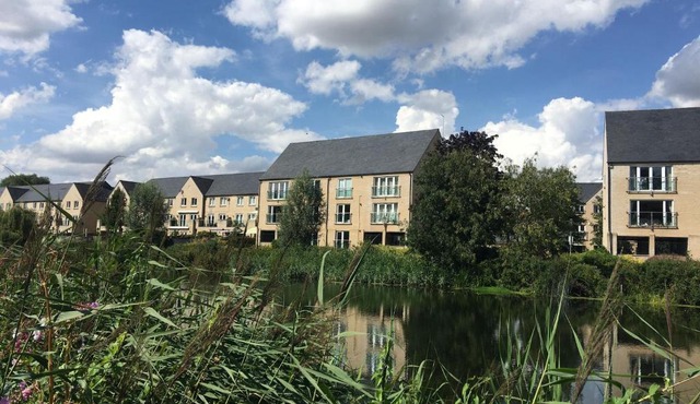2BR 2 Bath Riverside Penthouse 2 Parking View Near St Neots