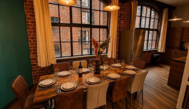 2BR City Centre Apt -Sleeps 14 | Parking & 2 Baths