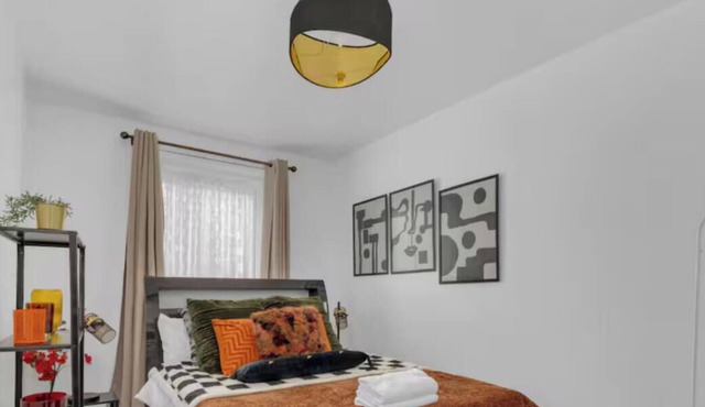 2BR Modern Spacious Comfort at Tulse Hill Sleeps 4