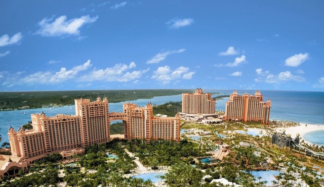 2BR Oceanfront Suite – The Reef Atlantis, Full Kitchen & Balcony Sleeps 9